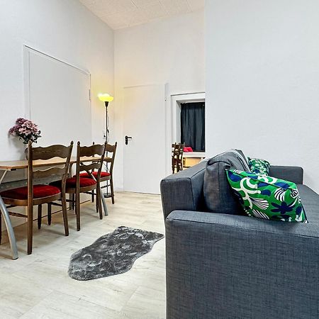 2 Zimmer Apartment Fuer 6 P, 15 Min Zum Flughafen Esslingen am Neckar Buitenkant foto
