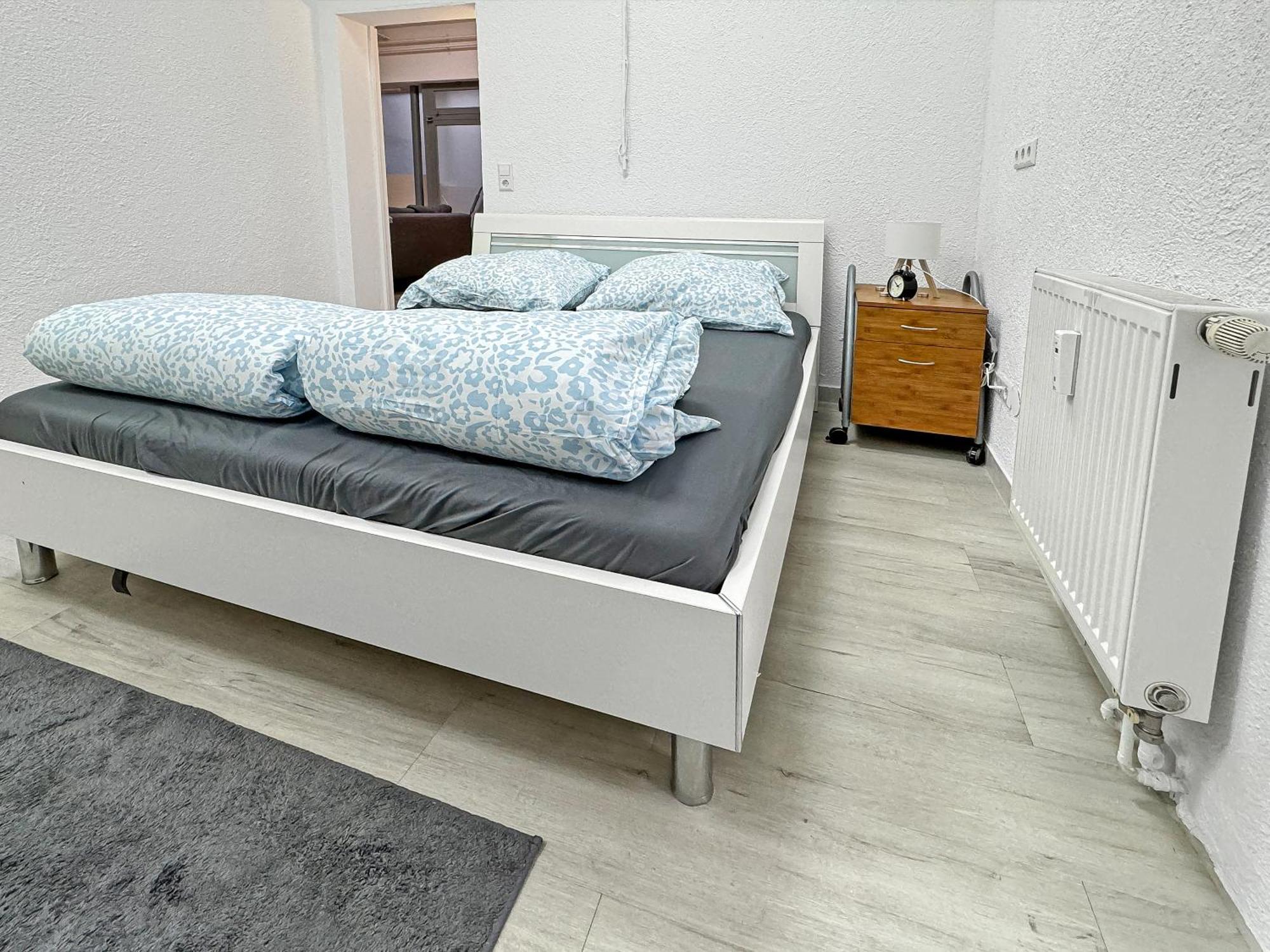 2 Zimmer Apartment Fuer 6 P, 15 Min Zum Flughafen Esslingen am Neckar Buitenkant foto